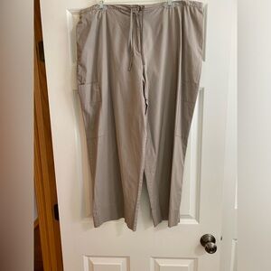 Eileen Fisher taupe wide leg cargo crop pants. Size XL.